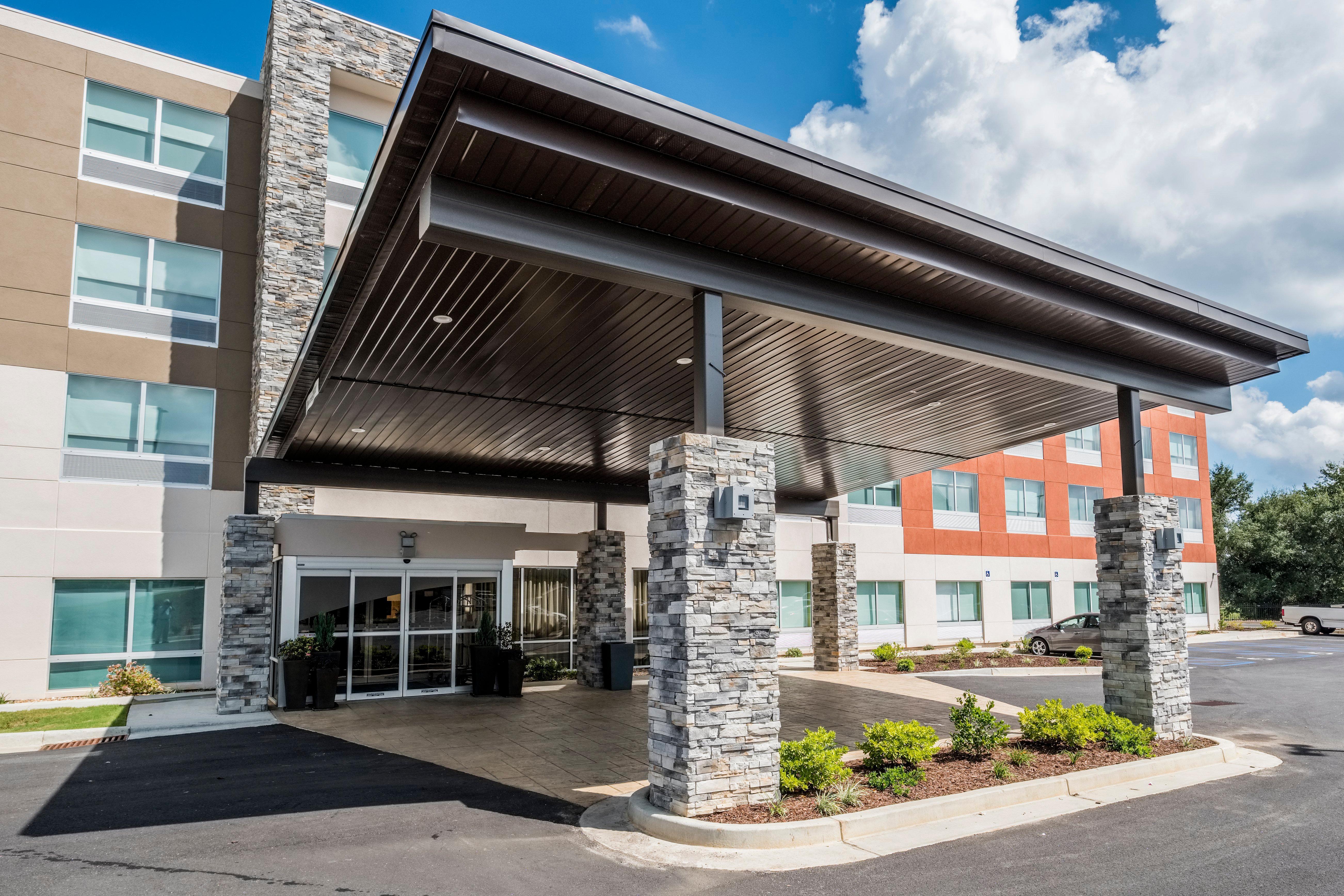 Holiday Inn Express & Suites - Commerce By Ihg Eksteriør billede