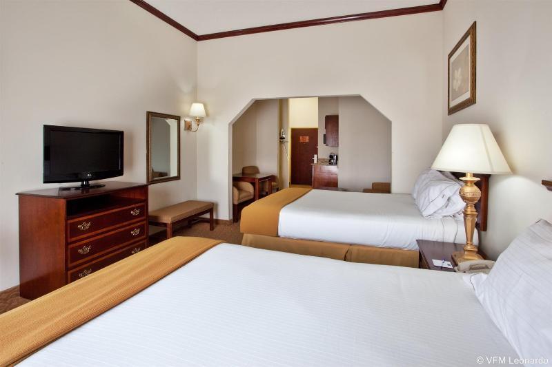 Holiday Inn Express & Suites - Commerce By Ihg Eksteriør billede
